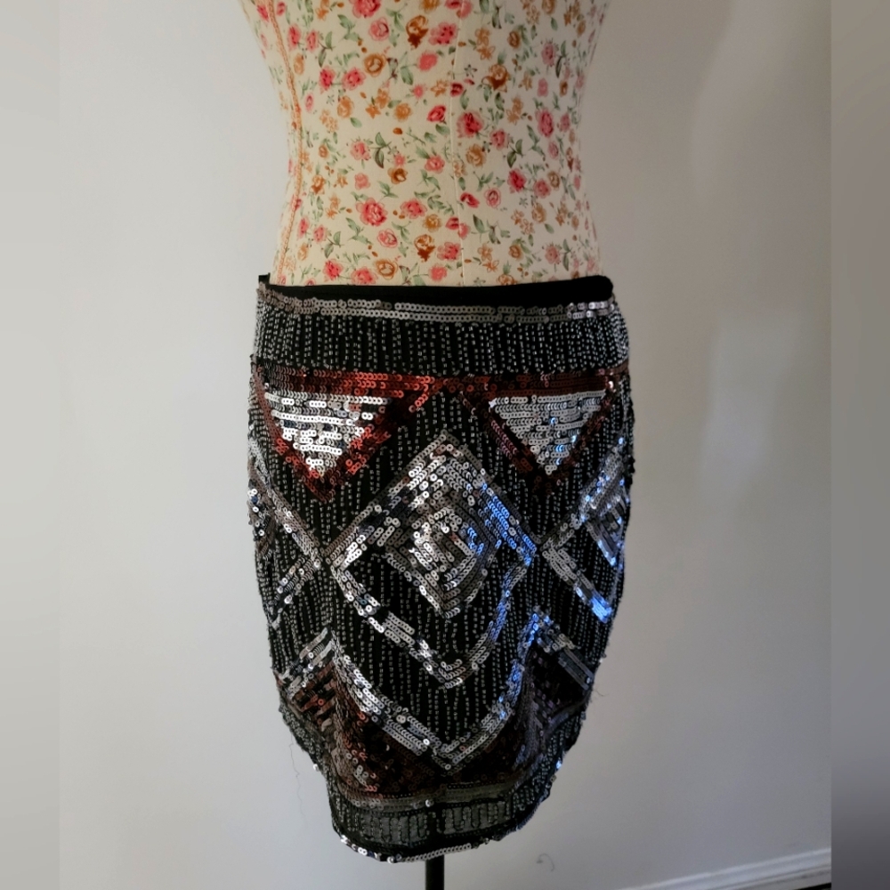 H&M Geometric Sequin Mini Skirt - Black, Silver, and Red Size 12